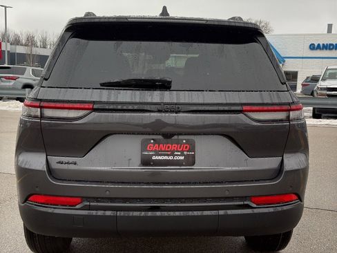 New 2025 Jeep Grand Cherokee Altitude image 7