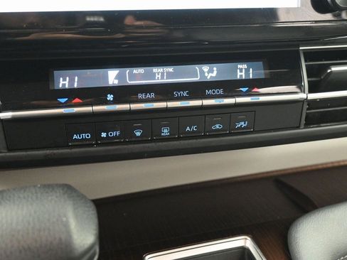 Used 2024 Toyota Sienna LE image 16