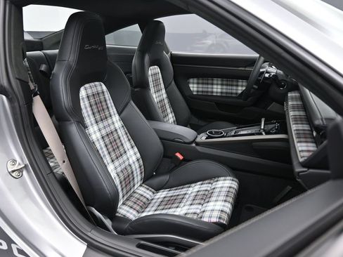 Certified 2025 Porsche 911 Turbo AWD/4WD image 30
