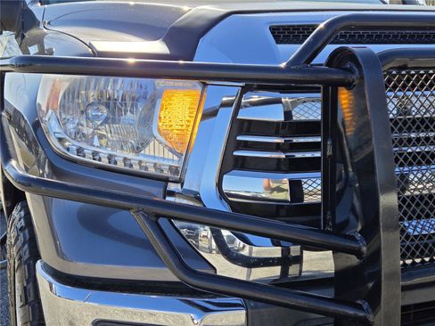 Used 2017 Toyota Tundra SR5 image 3