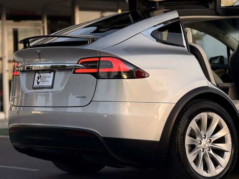 Used 2018 Tesla Model X 100D image 8