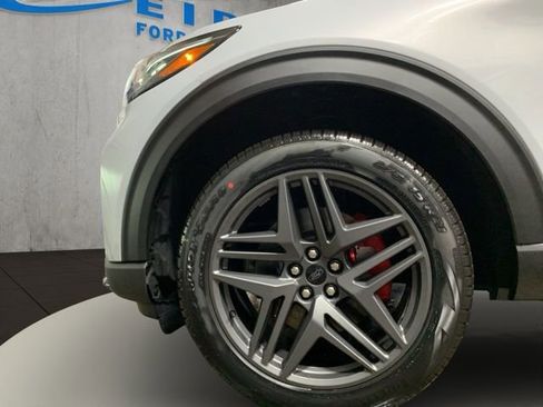 New 2026 Ford Explorer ST-Line w/ ST-Line Street Pack AWD/4WD image 16