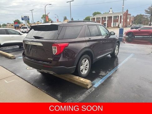 Used 2022 Ford Explorer XLT w/ Equipment Group 202A AWD/4WD image 4