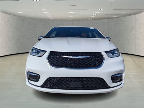 New 2026 Chrysler Pacifica Pinnacle w/ Trailer Tow Group image 2