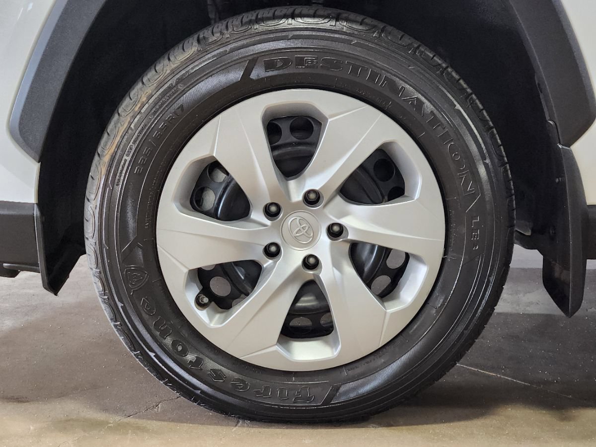 Used 2022 Toyota RAV4 LE FWD image 28