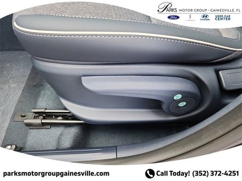 New 2025 Hyundai Venue Limited image 17