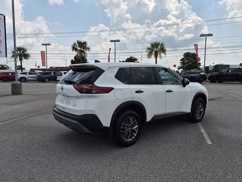 Used 2023 Nissan Rogue S AWD/4WD image 3