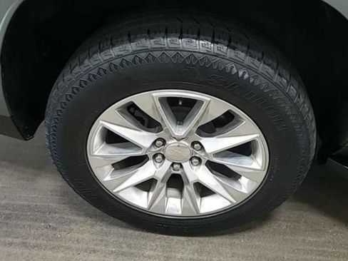 Used 2023 Chevrolet Suburban Premier RWD image 9