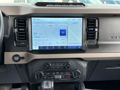 Used 2022 Ford Bronco Wildtrak image 19