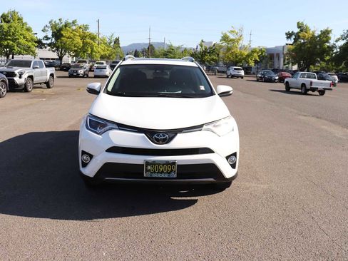 Used 2017 Toyota RAV4 XLE AWD/4WD image 2