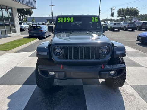 Used 2025 Jeep Wrangler Unlimited Rubicon AWD/4WD image 2