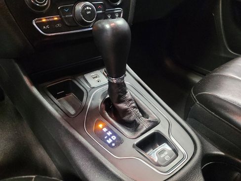Used 2019 Jeep Cherokee Latitude Plus FWD image 26