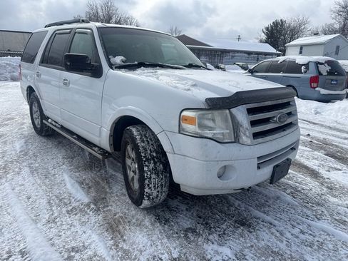Used 2010 Ford Expedition XLT image 3