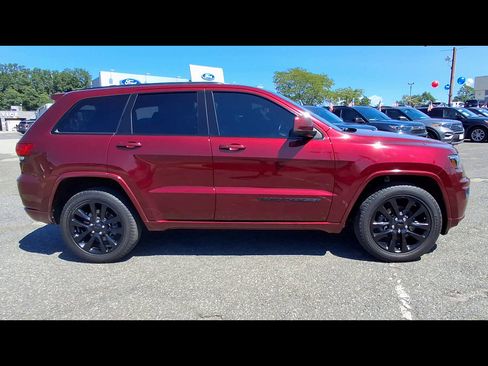 Used 2019 Jeep Grand Cherokee Altitude AWD/4WD image 9
