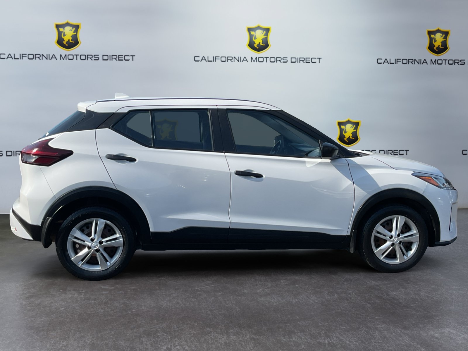 Used 2022 Nissan Kicks S FWD image 4