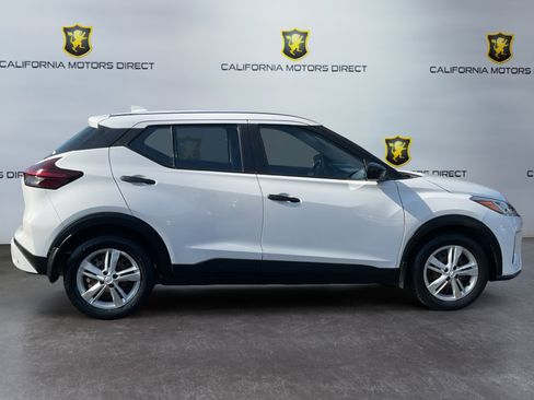 Used 2022 Nissan Kicks S FWD image 4