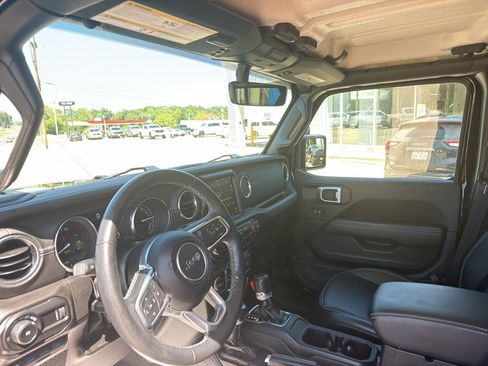 Used 2023 Jeep Wrangler Unlimited Sahara w/ Cold Weather Group AWD/4WD image 6