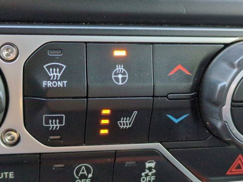 Used 2018 Jeep Wrangler Unlimited Rubicon w/ Cold Weather Group image 22