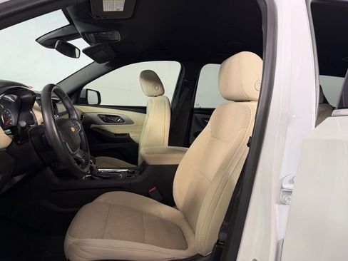 Used 2023 Chevrolet Traverse LT image 18