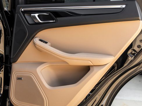 New 2026 Porsche Macan AWD/4WD image 40