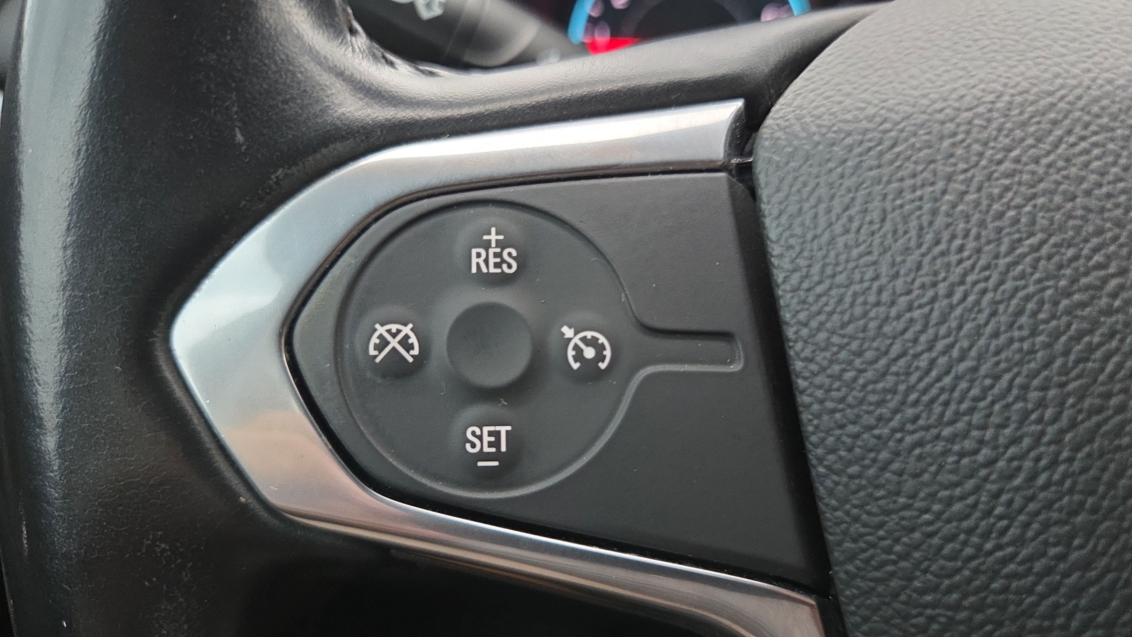 Used 2021 Chevrolet Traverse LT FWD image 33