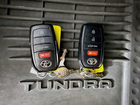 Used 2024 Toyota Tundra Platinum AWD/4WD image 36
