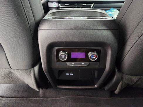 Used 2025 Chevrolet Traverse LT AWD/4WD image 31