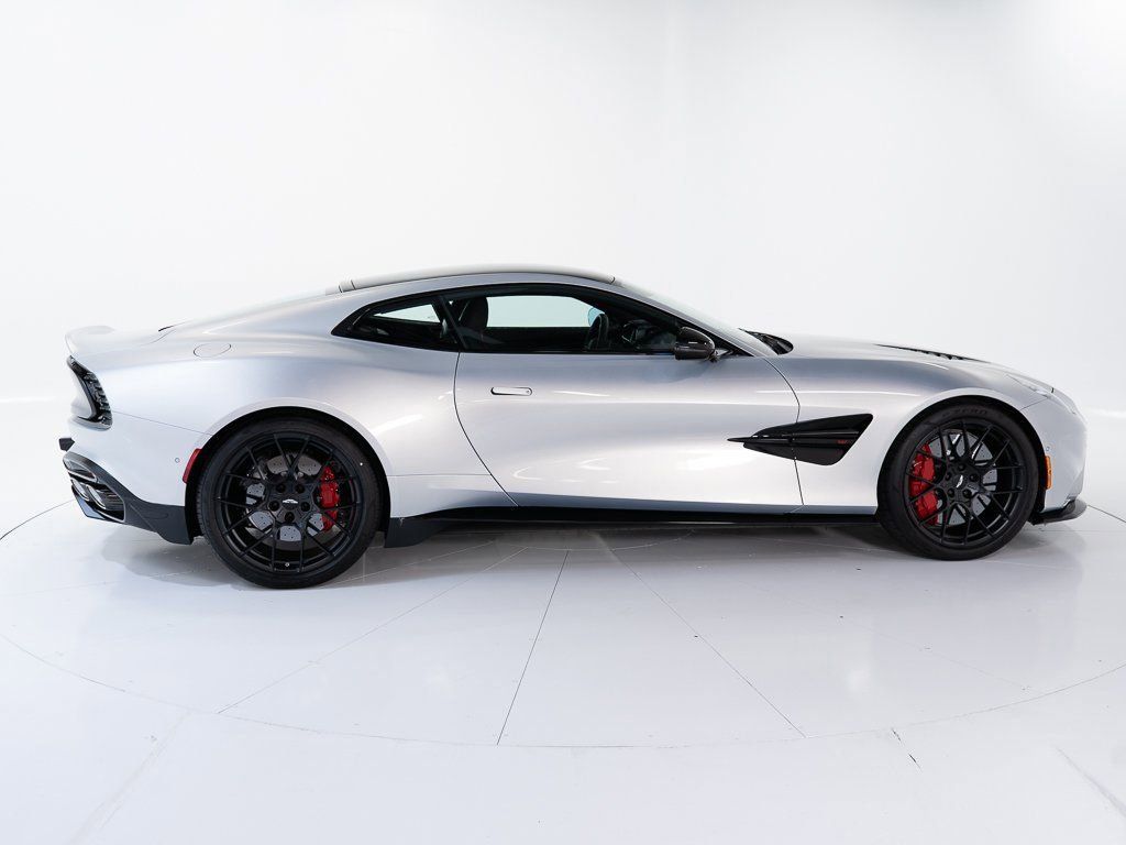 Used 2025 Aston Martin Vanquish RWD image 7