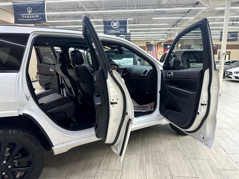 Used 2019 Jeep Grand Cherokee Altitude image 13
