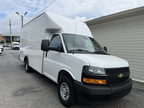 Used 2022 Chevrolet Express 3500 w/ Power Convenience Package RWD image 4