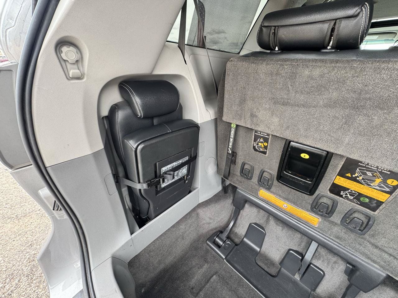 Used 2014 Toyota Sienna SE FWD image 14