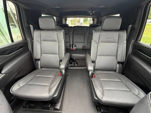 Used 2023 Cadillac Escalade ESV Sport w/ LPO, Floor Liner Package AWD/4WD image 10