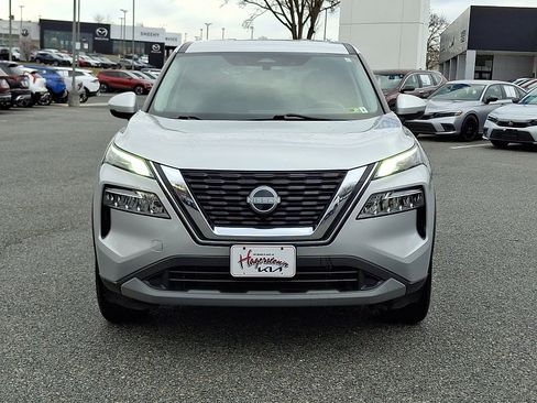 Used 2022 Nissan Rogue SV image 2