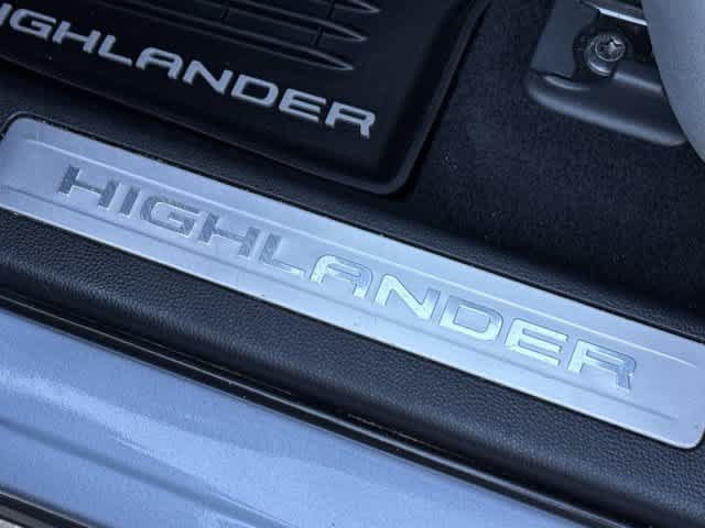 Used 2020 Toyota Highlander Limited FWD image 12