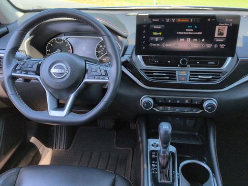 Used 2024 Nissan Altima 2.5 SR w/ SR Premium Package AWD/4WD image 32