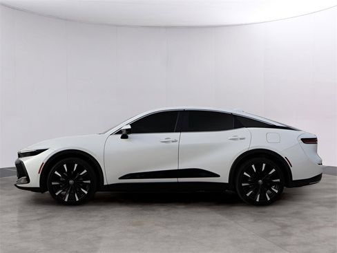 Used 2023 Toyota Crown Platinum image 4