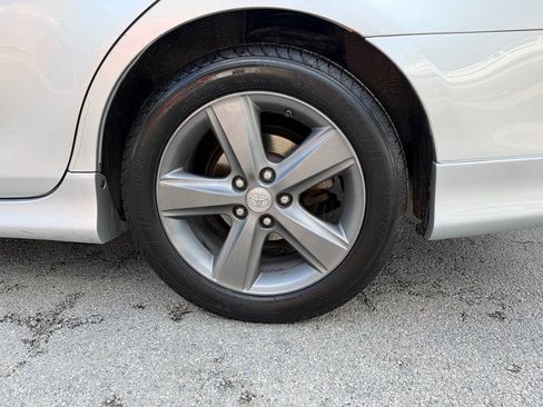 Used 2010 Toyota Camry SE FWD image 29