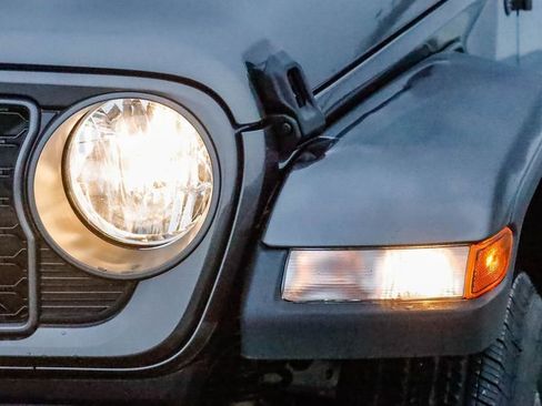 New 2026 Jeep Gladiator Sport image 5