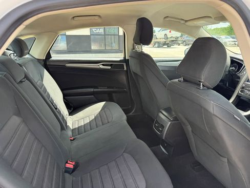 Used 2020 Ford Fusion SE FWD image 22