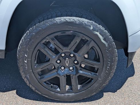 Used 2025 Chevrolet Colorado Z71 w/ Technology Package AWD/4WD image 11