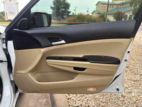 Used 2012 Honda Accord LX image 18