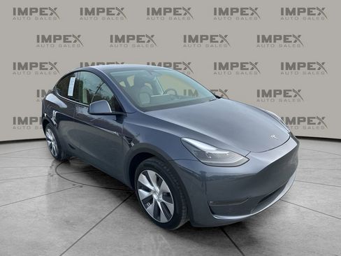 Used 2023 Tesla Model Y Long Range image 7