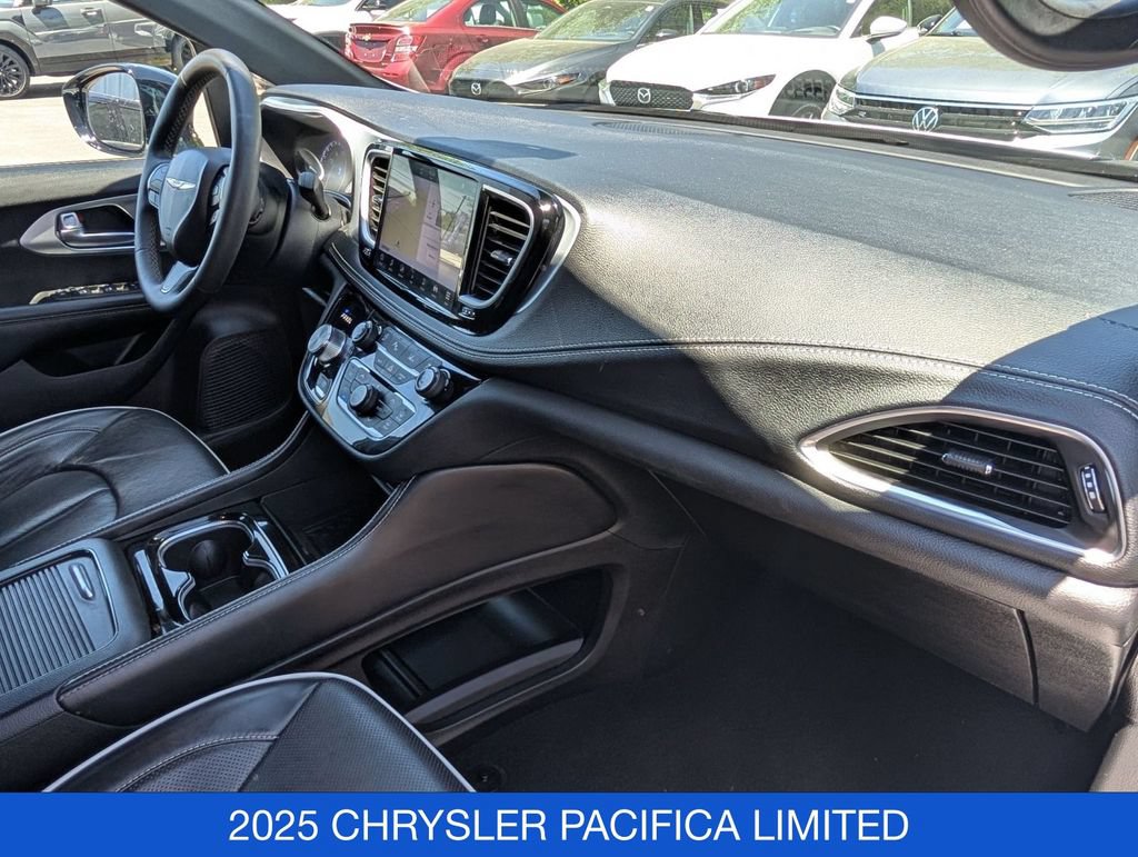 Used 2025 Chrysler Pacifica Limited FWD image 35