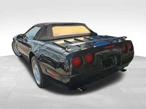 Used 1990 Chevrolet Corvette Convertible RWD image 5