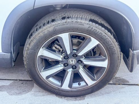 Certified 2024 Honda Pilot Touring image 11