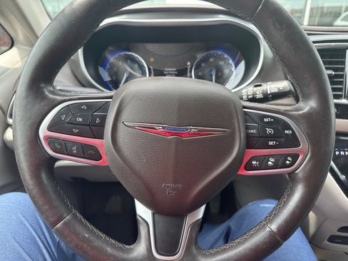 Used 2017 Chrysler Pacifica Touring-L Plus w/ Advanced Safetytec Group FWD image 10