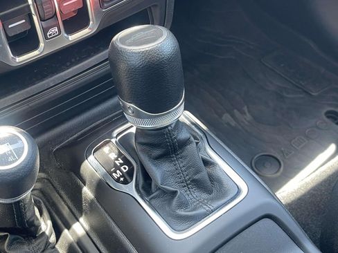 Used 2023 Jeep Gladiator Sport AWD/4WD image 30