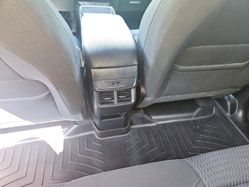 Used 2025 Chevrolet Equinox LT FWD image 23