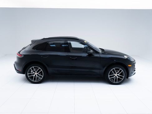 Certified 2025 Porsche Macan image 8