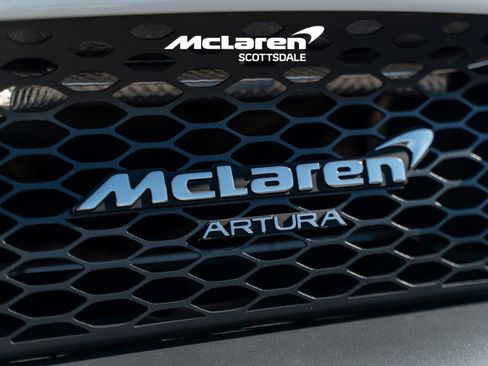Used 2023 McLaren Artura image 15